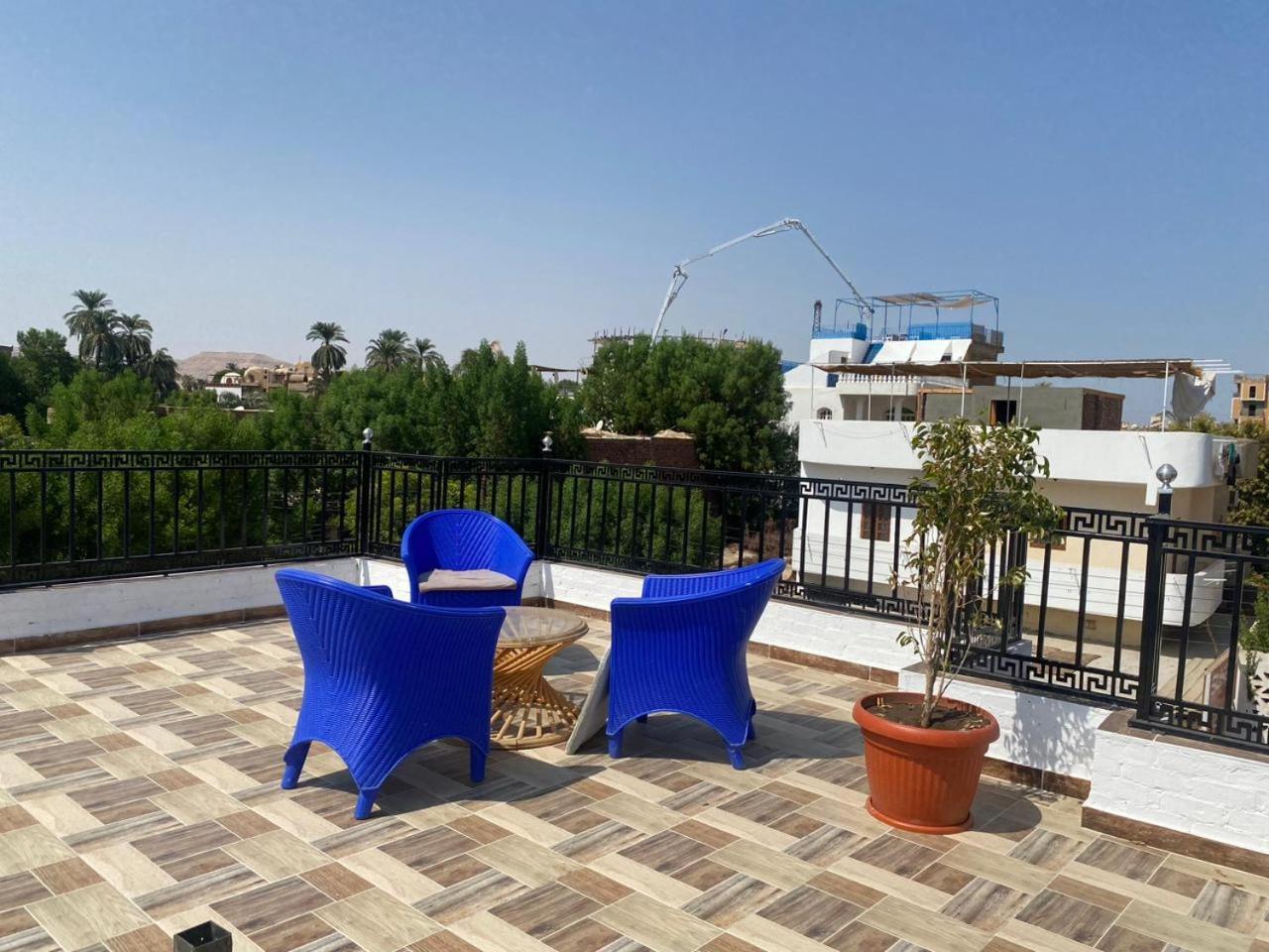 Villa Golden Life Apartments, New Property With Pool Access 樂蜀 外观 照片