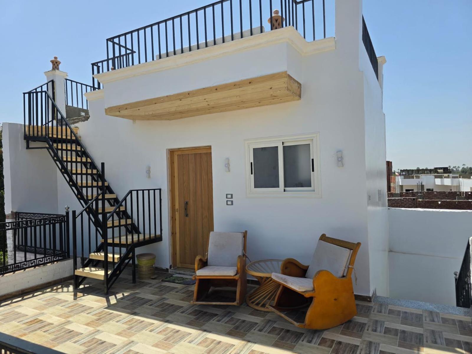 Villa Golden Life Apartments, New Property With Pool Access 樂蜀 外观 照片